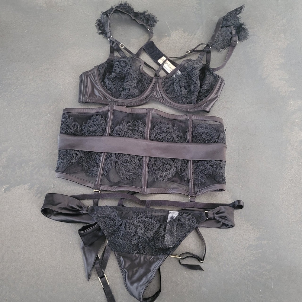 Playful Promises lingerie set